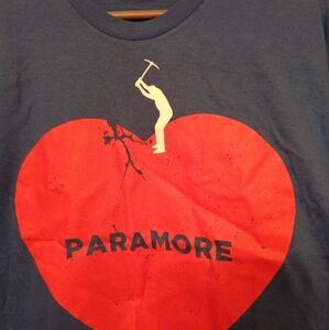 The broken heart by Paramore T-shirt Brand-new